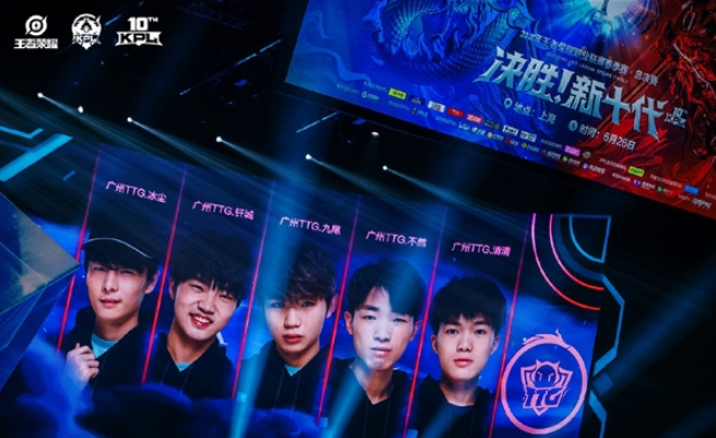 们在场上奋 们在场上奋