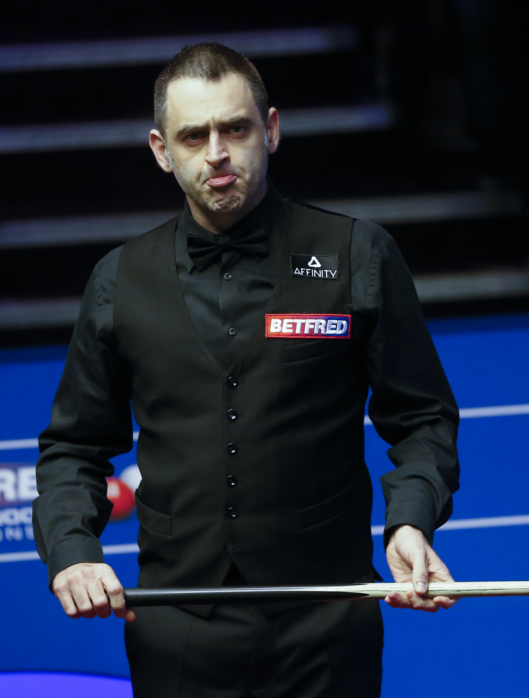 他以稳定的 他以稳定的